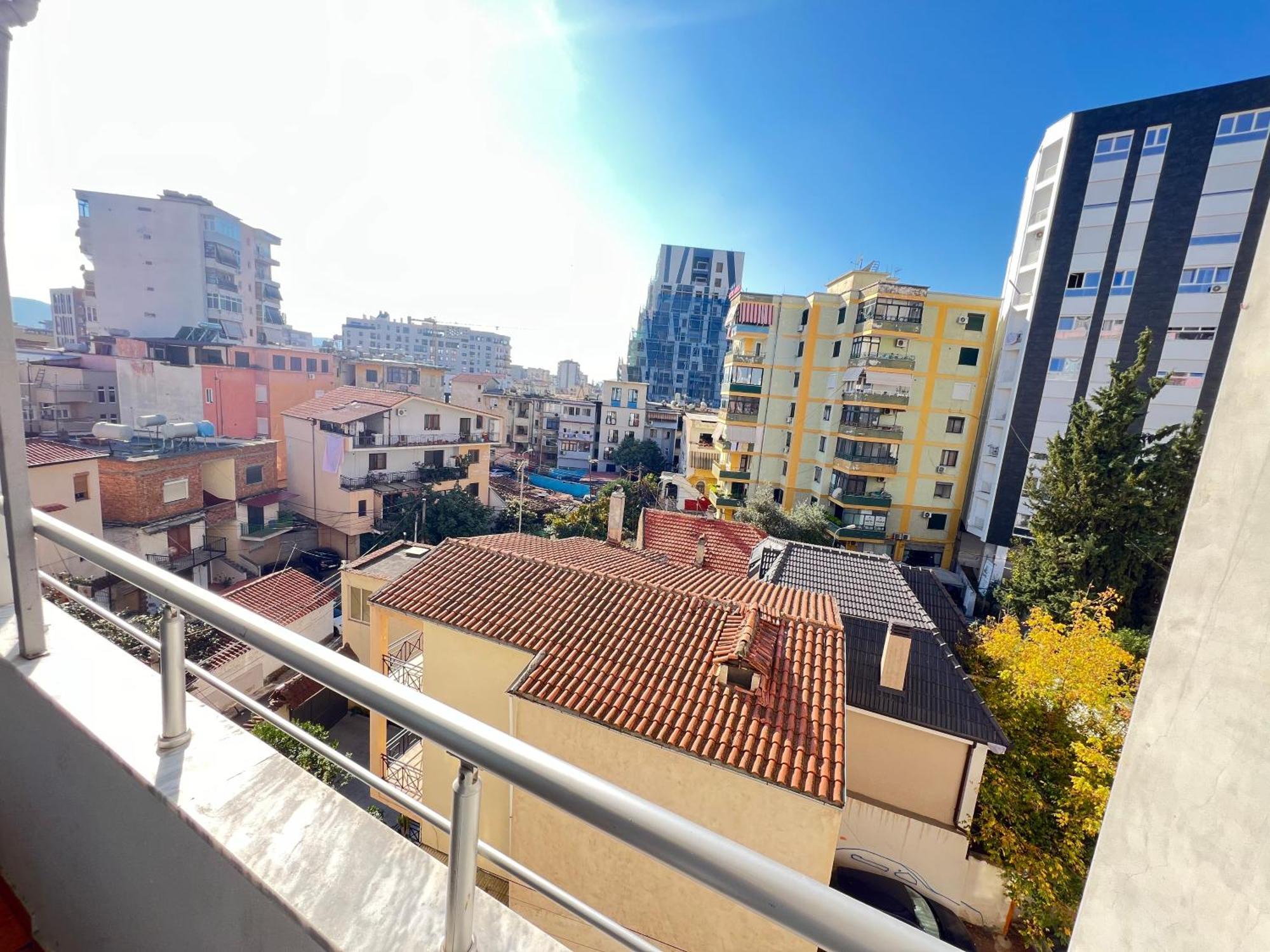 Sunlit House City Center 地拉那 外观 照片
