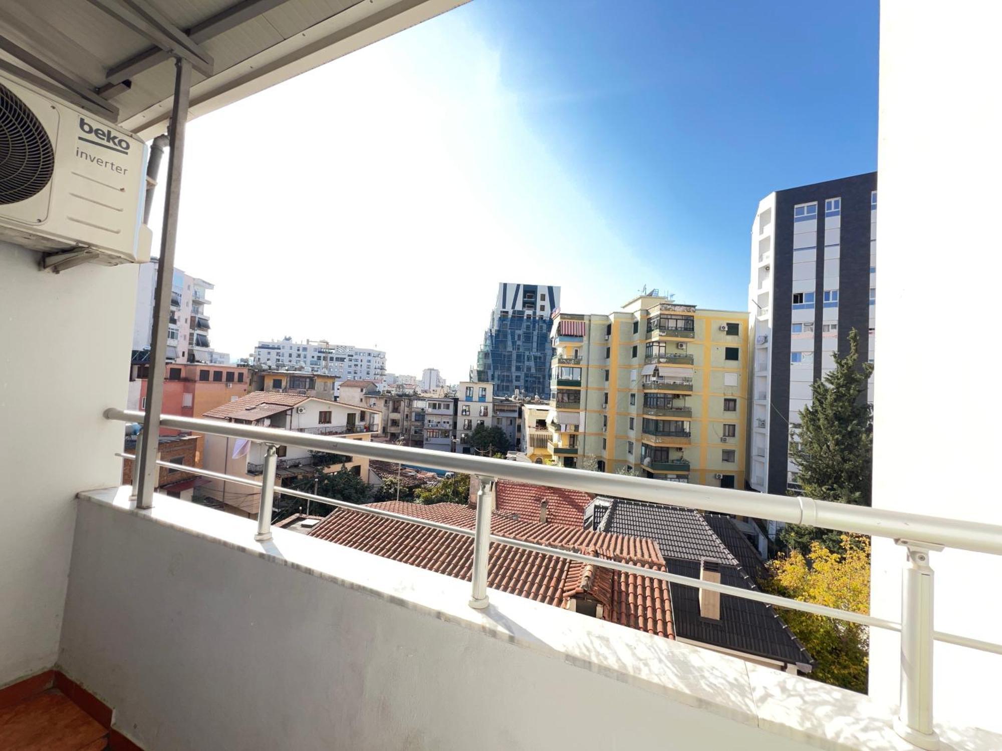 Sunlit House City Center 地拉那 外观 照片